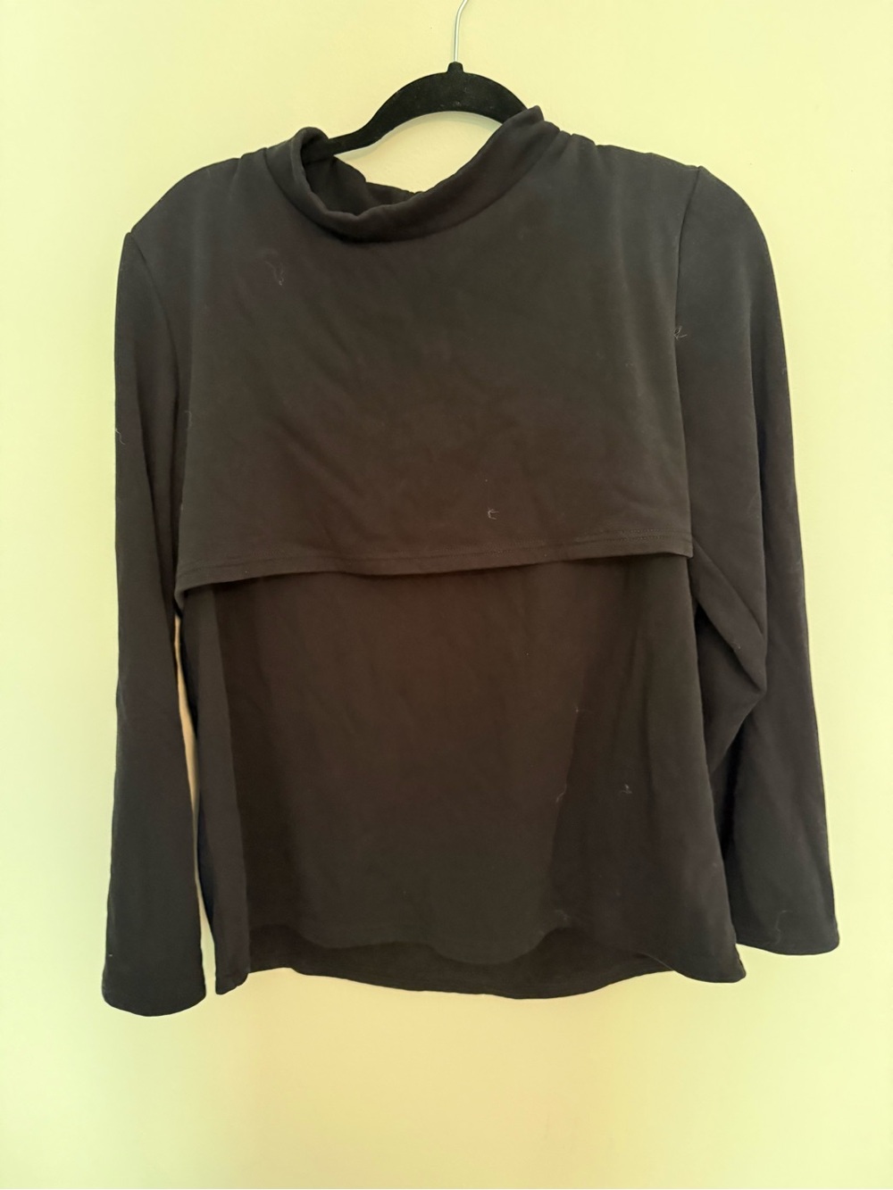 Women's Black breastfeeding friendly Long-Sleeve sweater